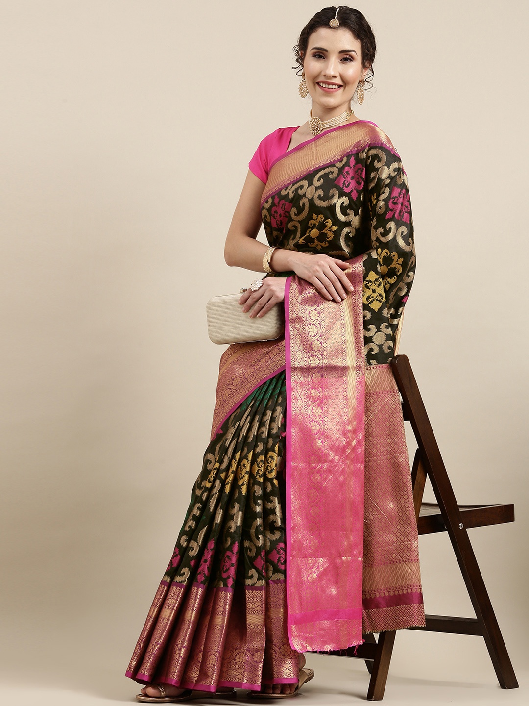 

VASTRANAND Black & Pink Ethnic Motifs Zari Silk Blend Kanjeevaram Saree
