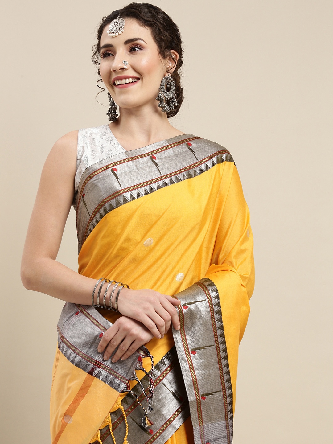 

VASTRANAND Yellow Zari Silk Cotton Paithani Saree