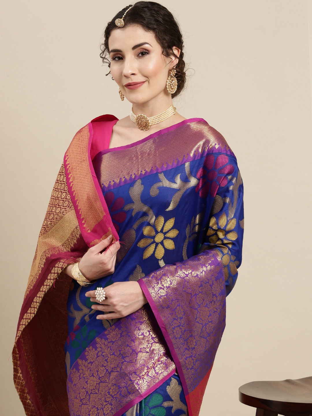 

VASTRANAND Blue & Red Floral Zari Silk Blend Kanjeevaram Saree