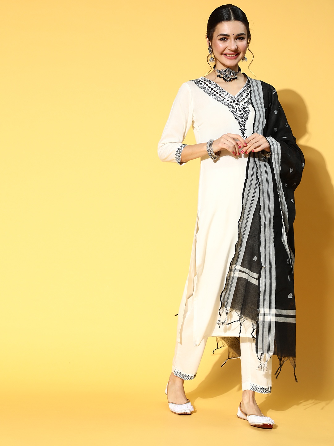 

Yufta Ethnic Motifs Viscose Rayon Kurta Set, Off white