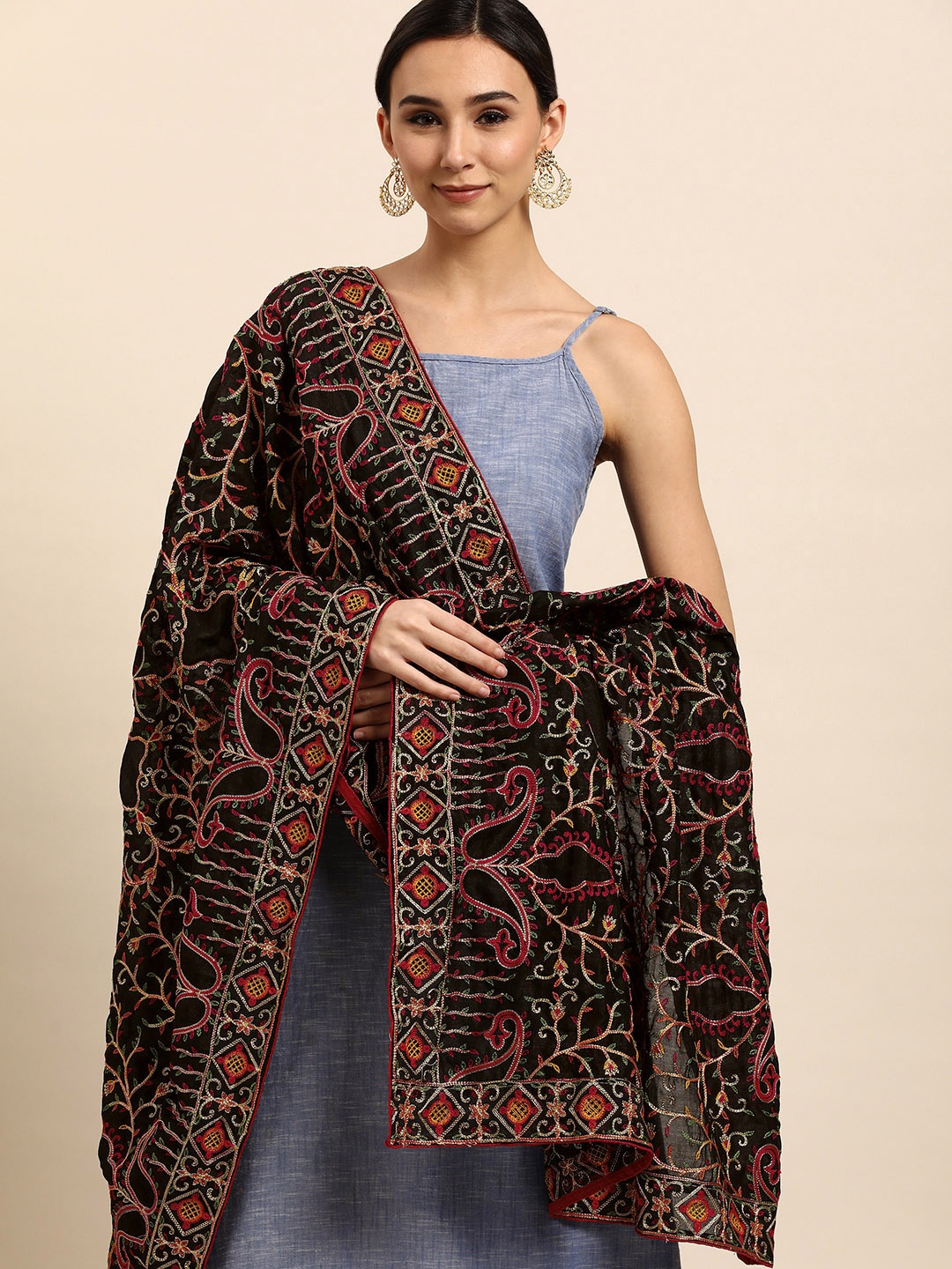 

VASTRANAND Black & Pink Ethnic Motifs Embroidered Dupatta