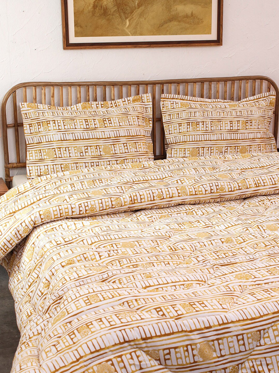 

House This Yellow & White Heavy Winter 354 GSM Double Bed Comforter