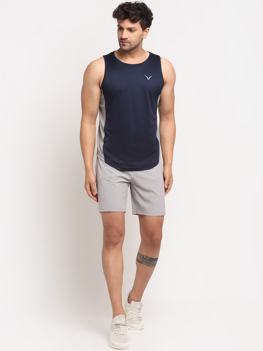 

Invincible Contrast Detail Vest, Navy blue