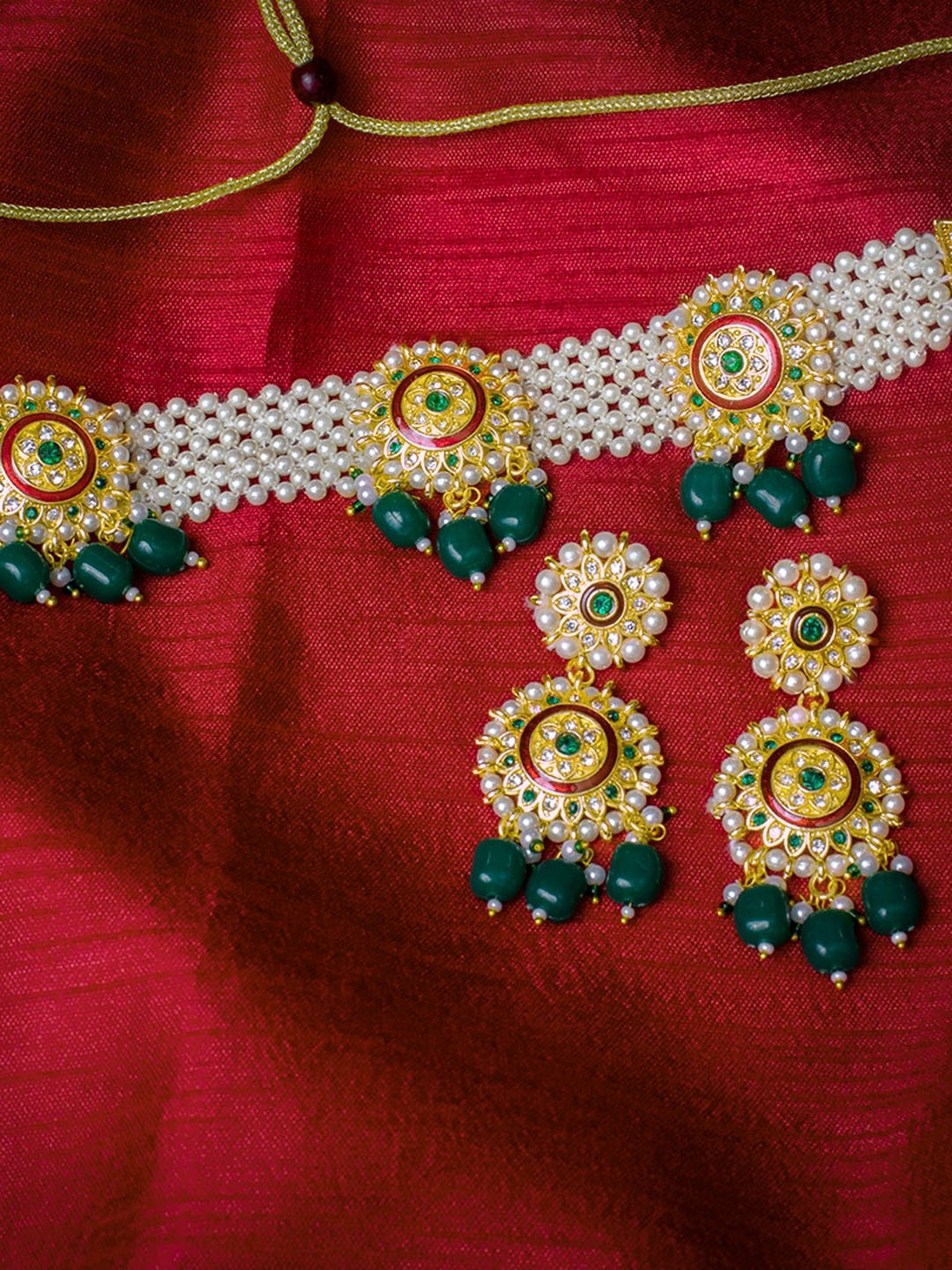 

MORKANTH JEWELLERY Gold-Toned & White Beaded Choker Jewellery Set