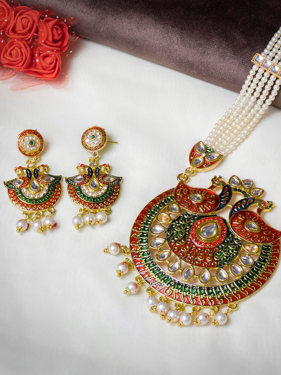 

MORKANTH JEWELLERY Gold-Plated Green & White Kundan-Studded & Beaded Peacock Jewellery Set