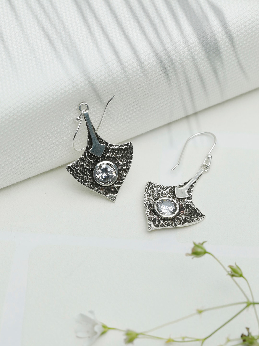 

SHEER by Priyaasi Silver-Toned 925 Sterling Silver Leaf Shaped Drop Earrings