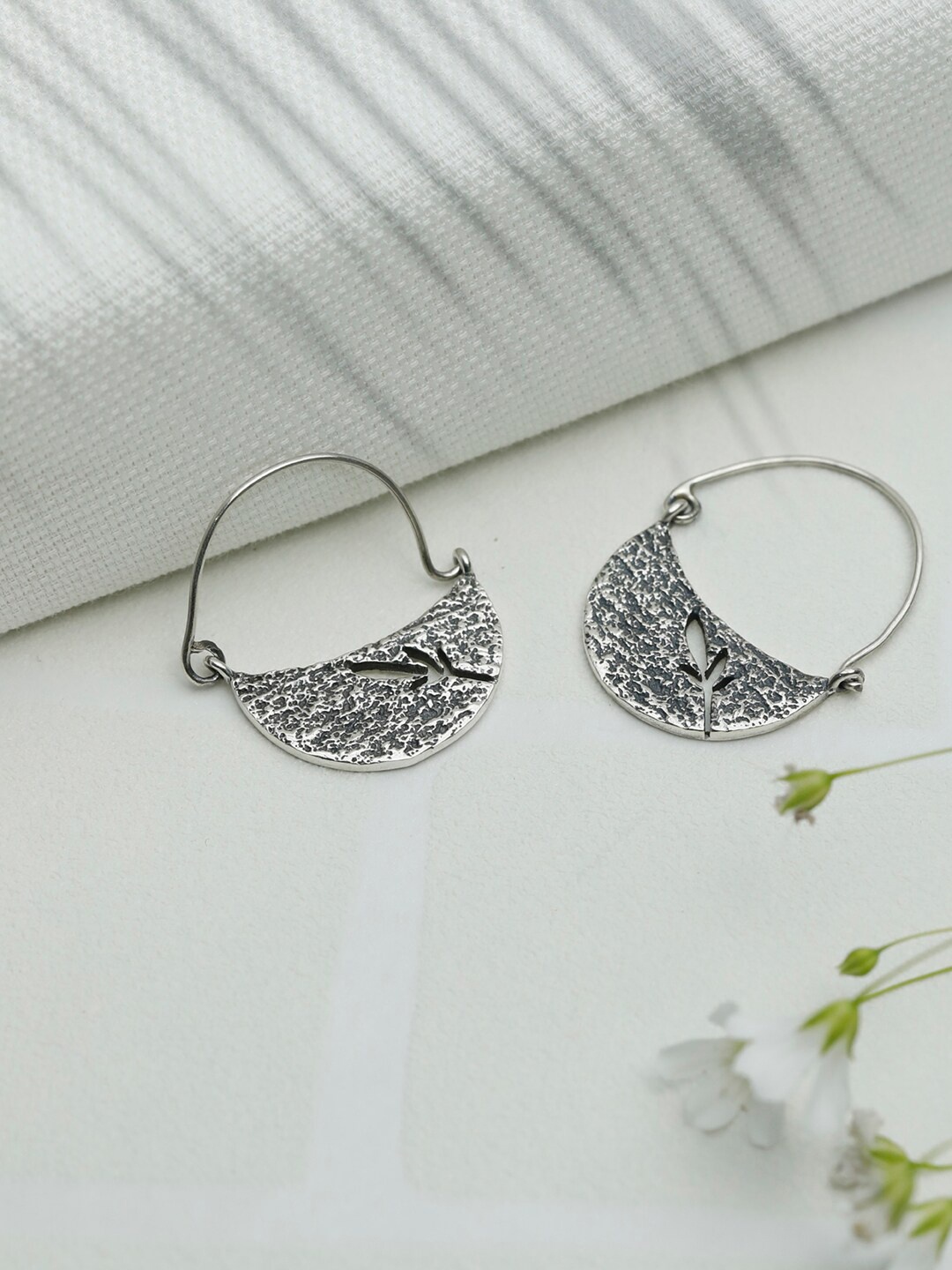 

SHEER by Priyaasi Woman 92.5 Sterling Silver Leaf Crescent Hoop Earrings