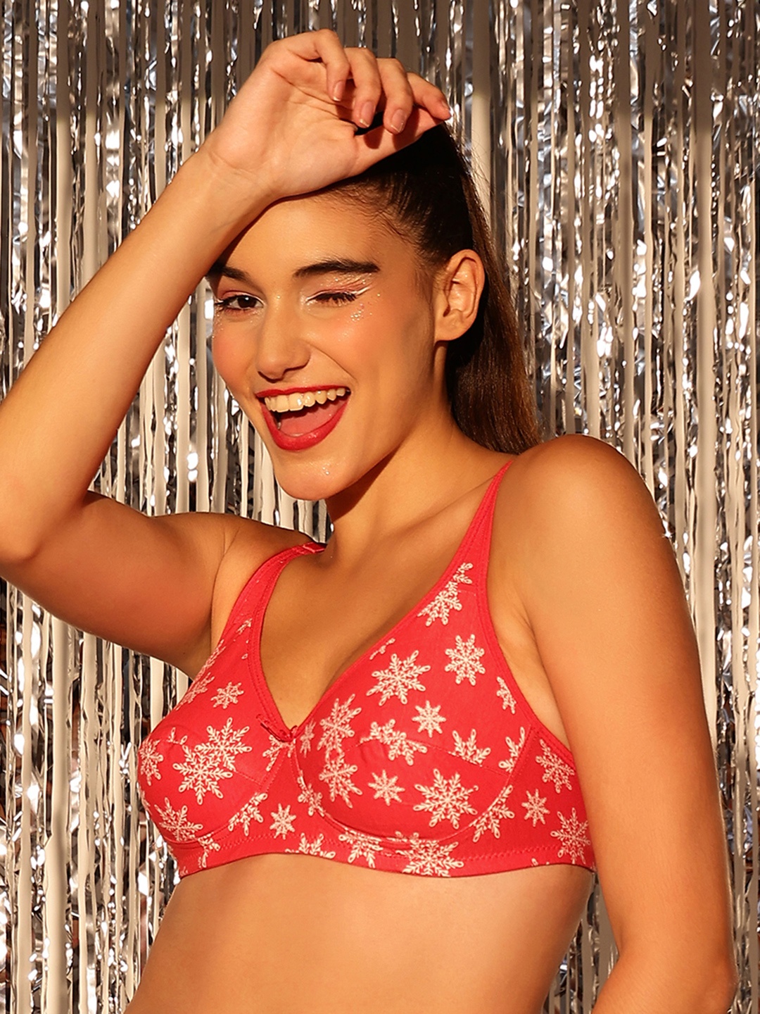 

Clovia Cotton Non-Padded Non-Wired Full Cup Snowflake Print Everyday Bra, Red