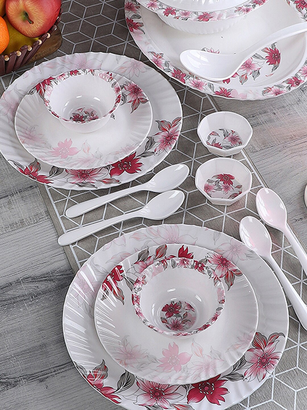 

CDI 46 Pcs Red & White Pieces Printed Melamine Glossy Dinner Set