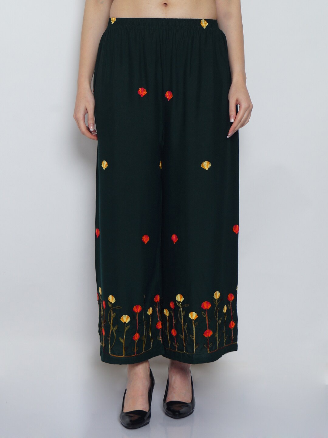 

GRACIT Women Green Floral Embroidered Palazzos