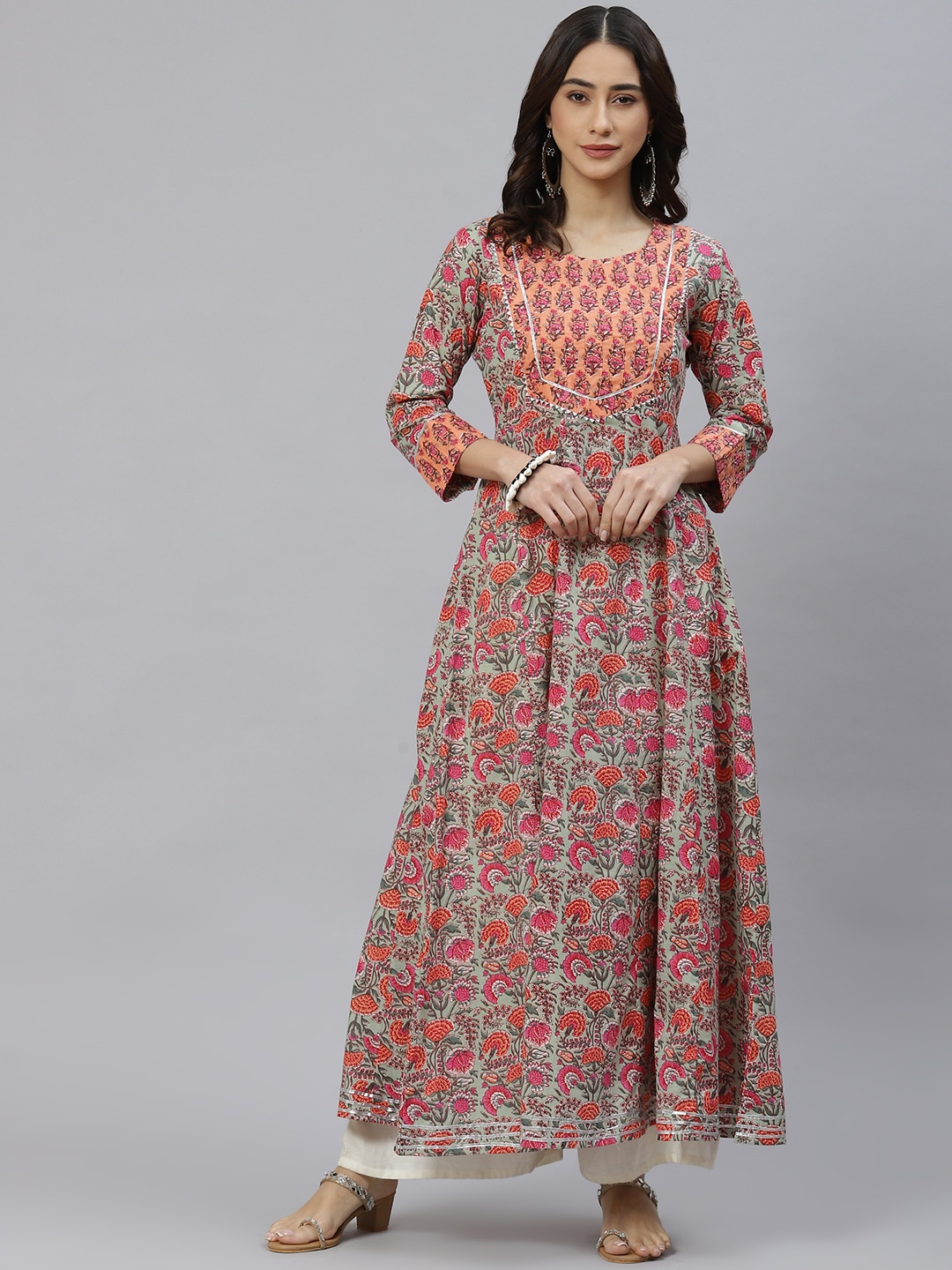 

Ives Women Green & Pink Ethnic Motifs Printed Kurta