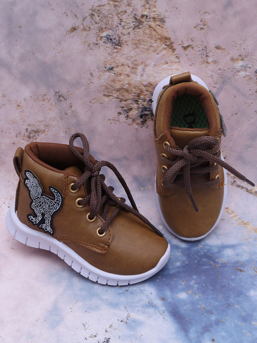 

DChica Boys Brown Dinosaur Applique Sneakers