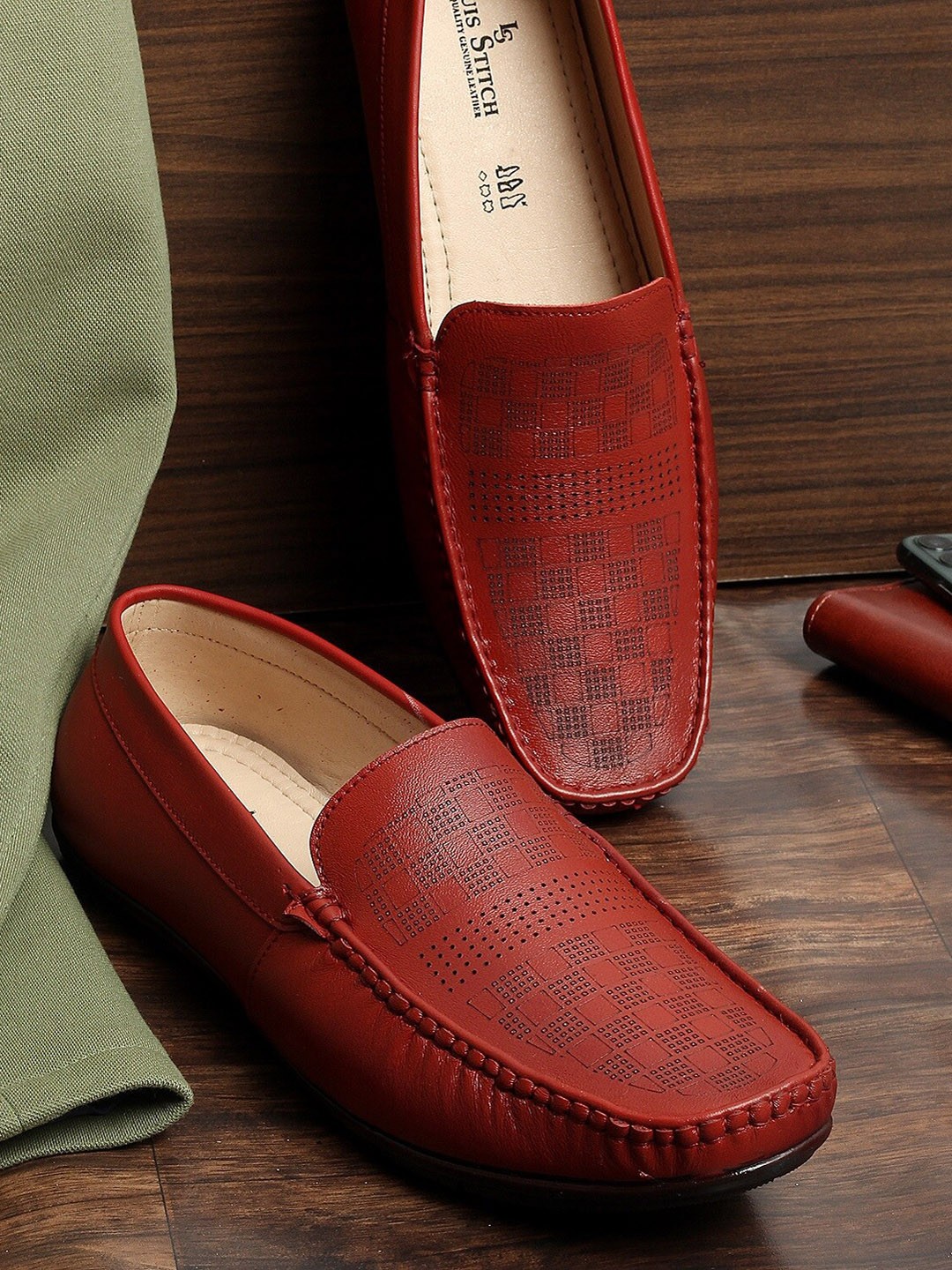 

LOUIS STITCH Men Red Textured Leather Formal Loafers
