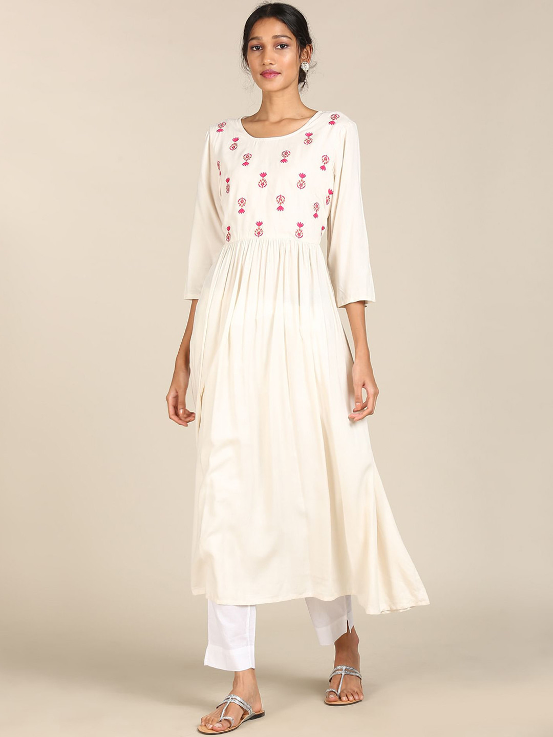 

Karigari Women White Embroidered Thread Work Anarkali