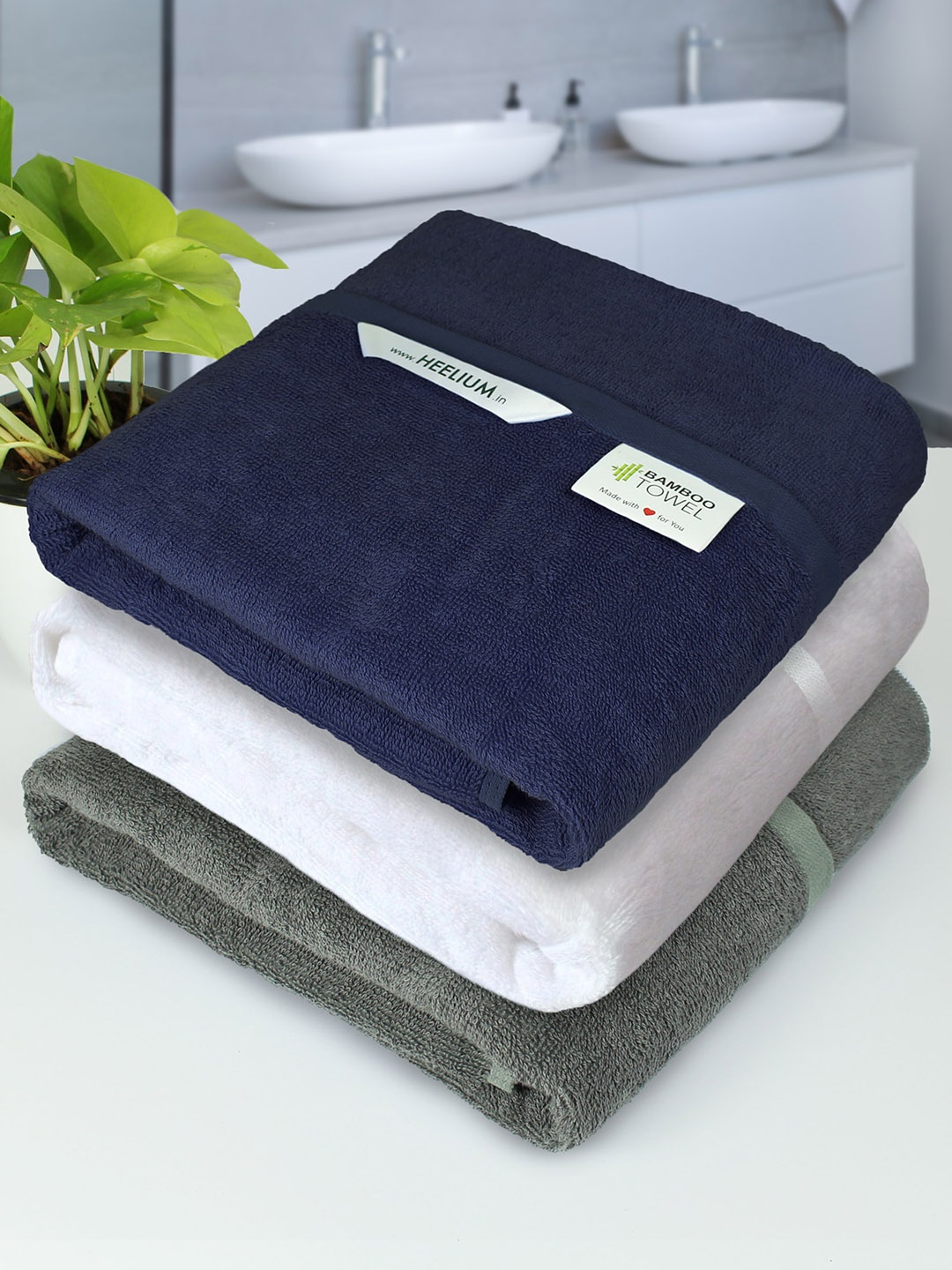 

Heelium Pack of 3 Solid 400 GSM Bath Towels, Navy blue