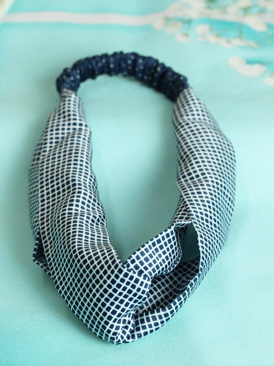 

Tossido Women Blue & Green Criss-Cross Top Hairband