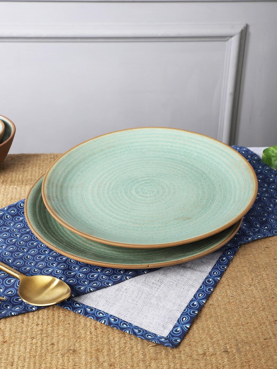 

MIAH Decor Set Of 2 Green & Beige Pieces Textured Stoneware Matte Plates