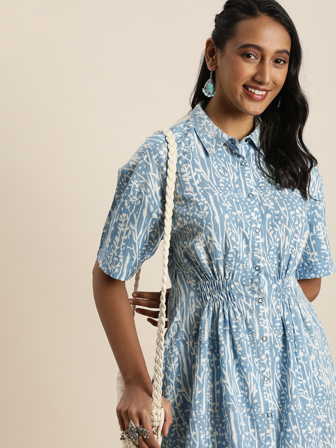

Taavi Women Blue & White Cyanotype Printed Kurta with Pocket Detail