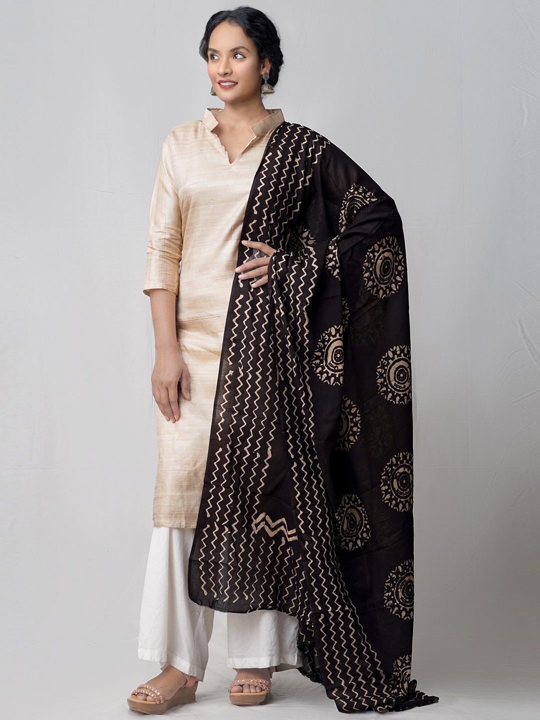 

Unnati Silks Black & Beige Ethnic Motifs Printed Pure Cotton Batik Dupatta