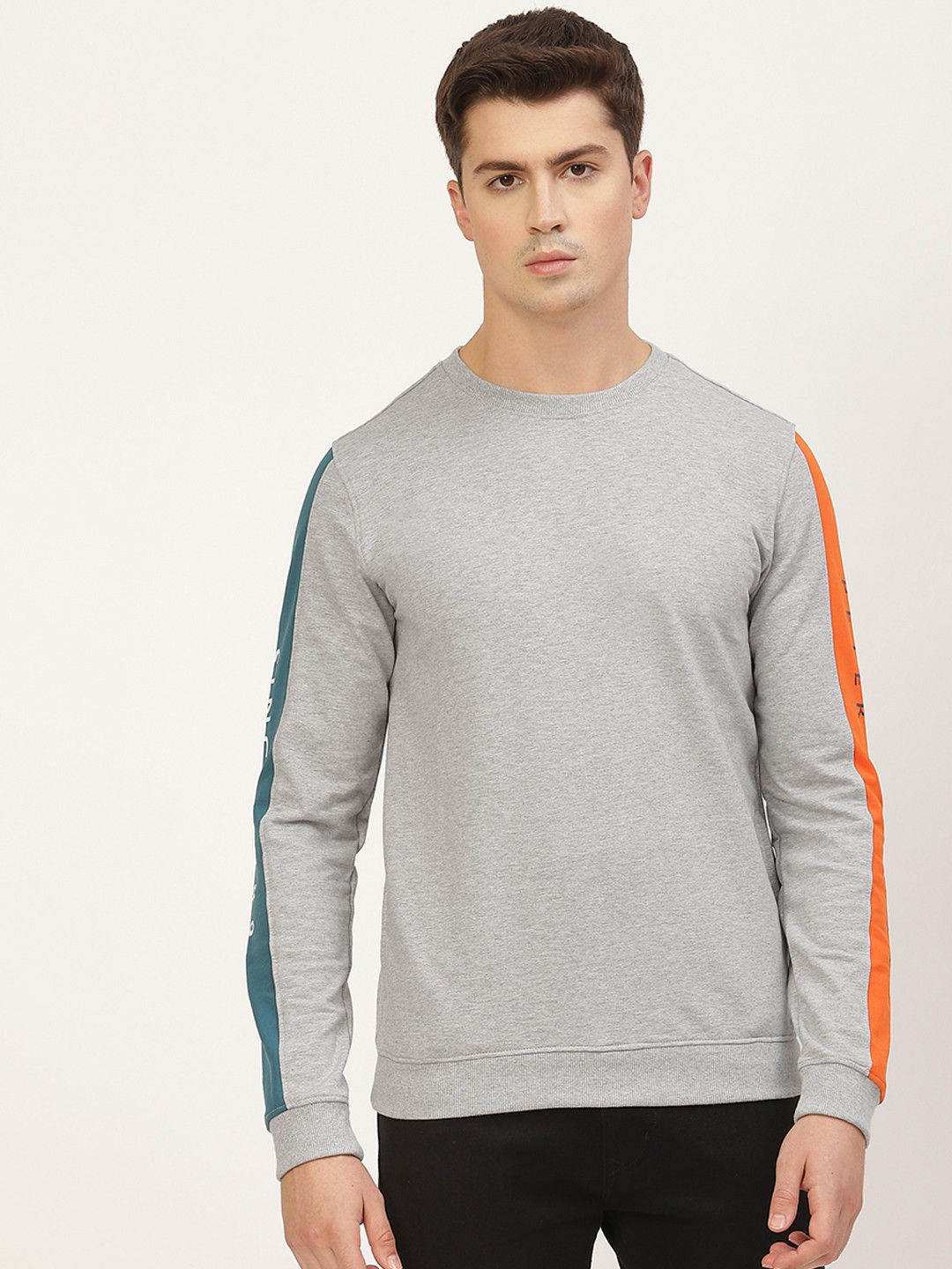 

Peter England Casuals Men Grey Melange Solid Knitted Sweatshirt