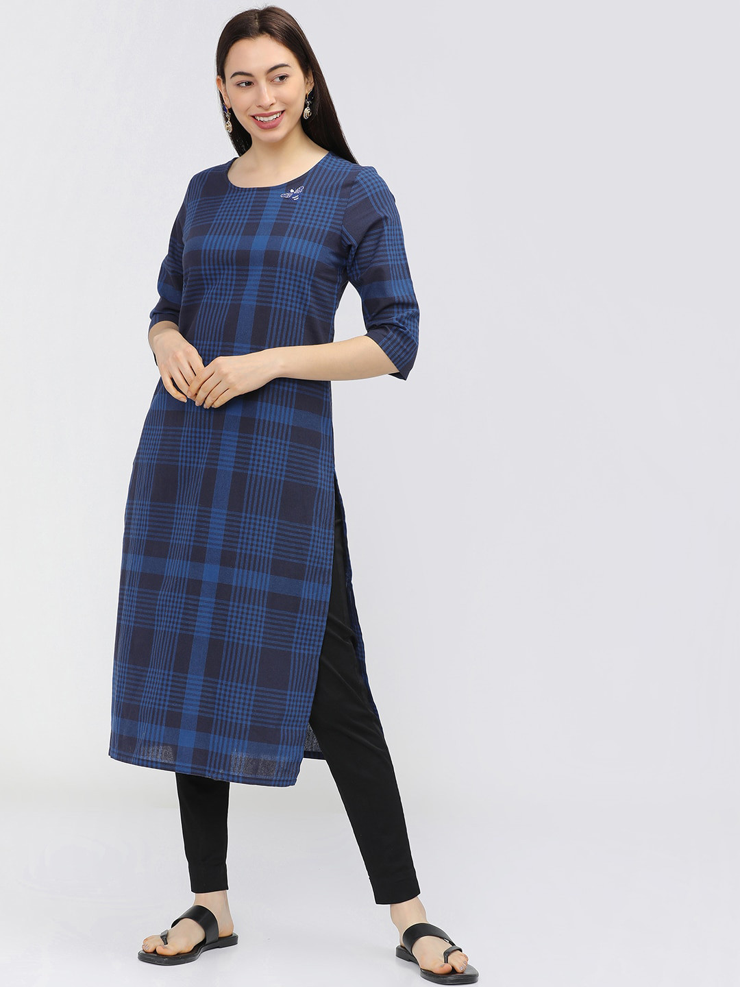 

Vishudh Women Navy Blue & Black Cotton Checked Straight Kurta