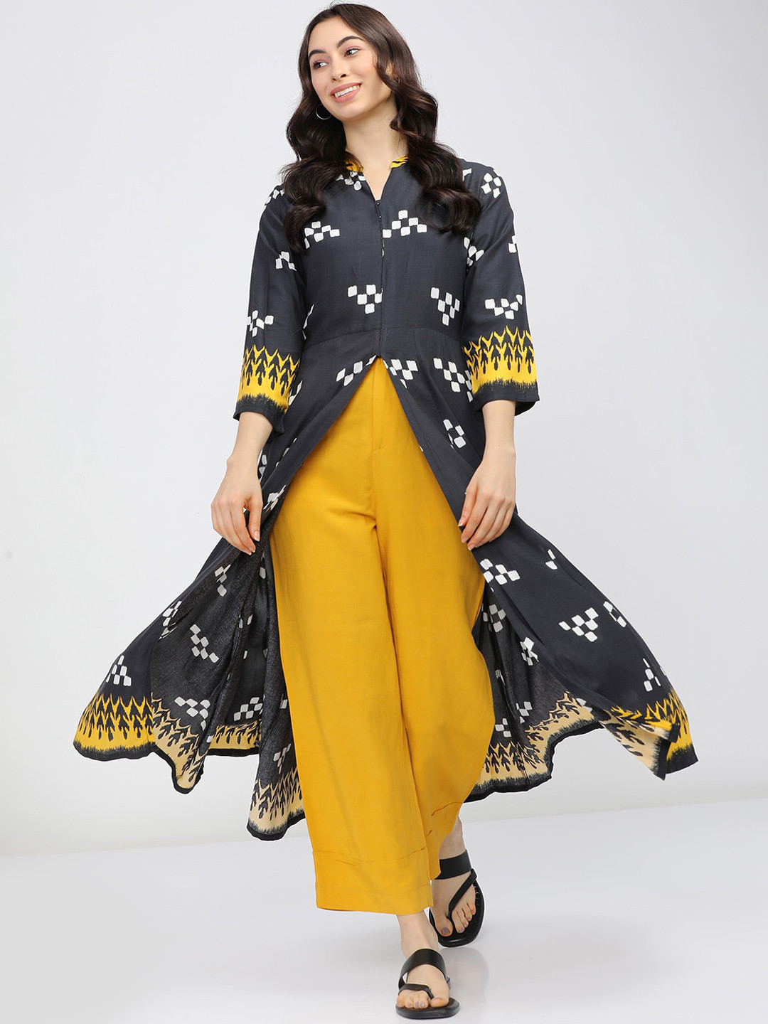 

Vishudh Women Charcoal Geometric Printed Kurta