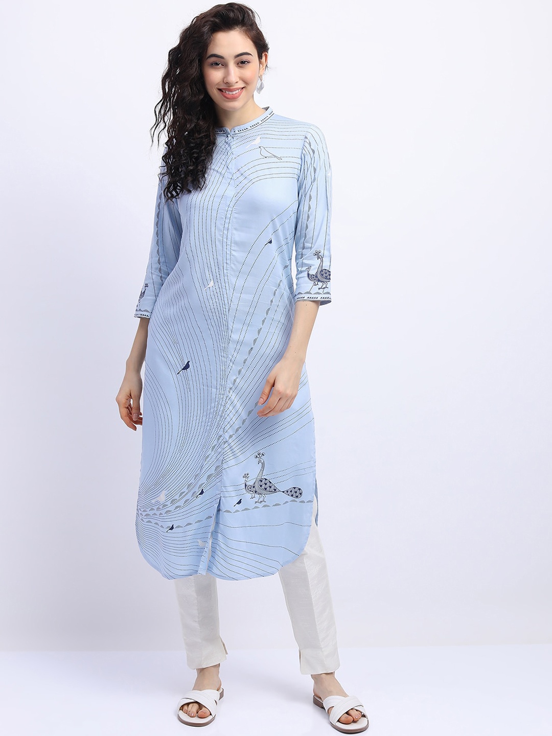 

Vishudh Women Blue Ethnic Motifs Printed Straight Kurta