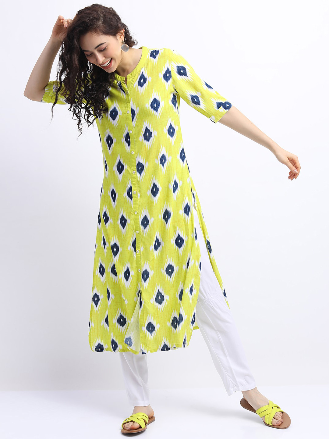 

Vishudh Women Lime Green & Navy Blue Geometric Printed Straight Kurta