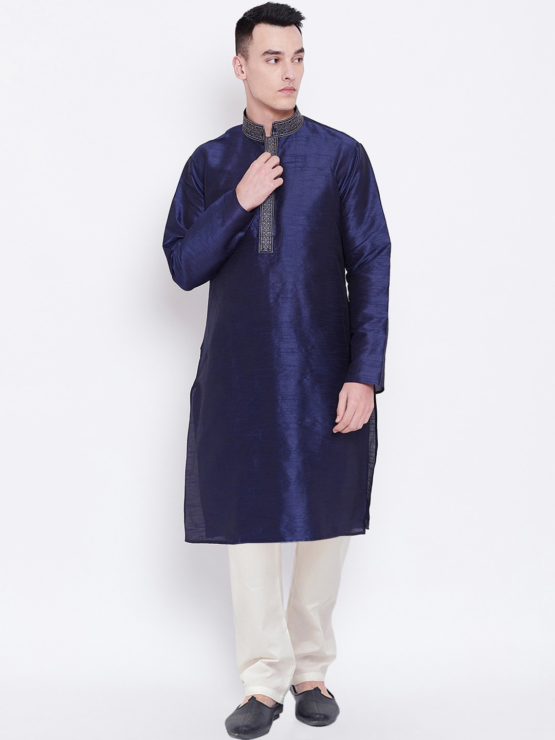 

SG LEMAN Men Navy Blue Embroidered Thread Work Raw Silk Kurta with Pyjamas