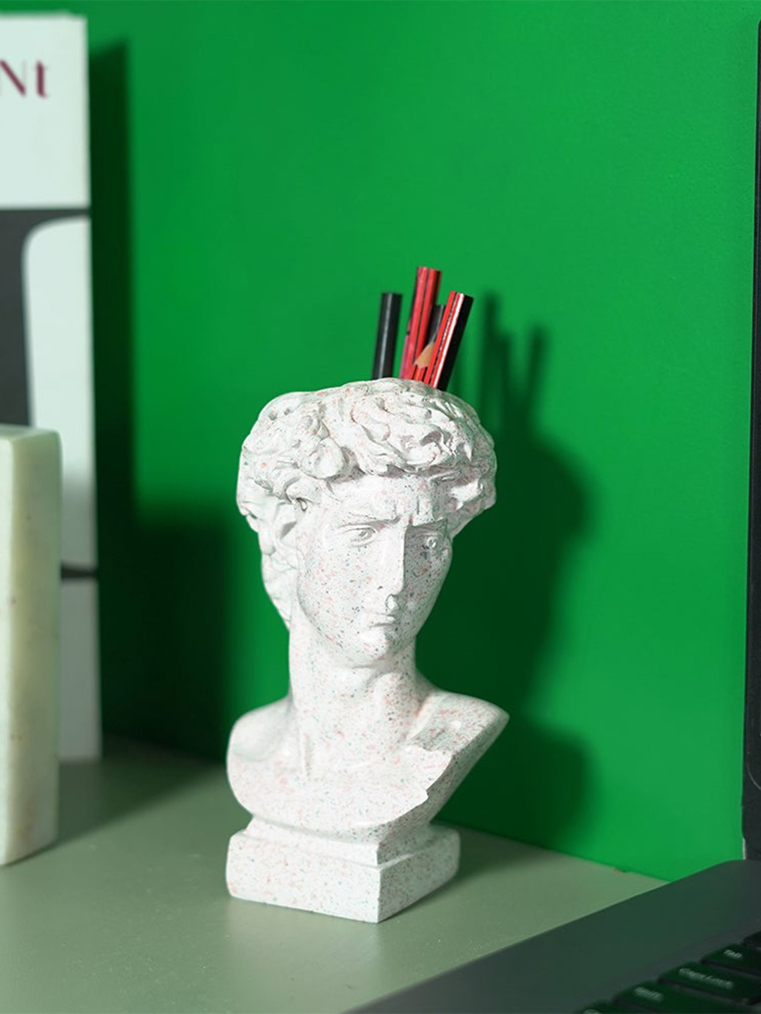 

THE ARTMENT White European Sculpture Table Planter
