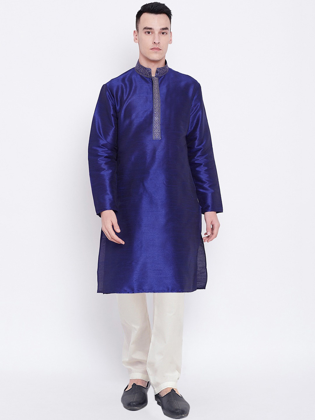 

SG LEMAN Men Blue Ethnic Motifs Thread Work Raw Silk Kurta with Churidar