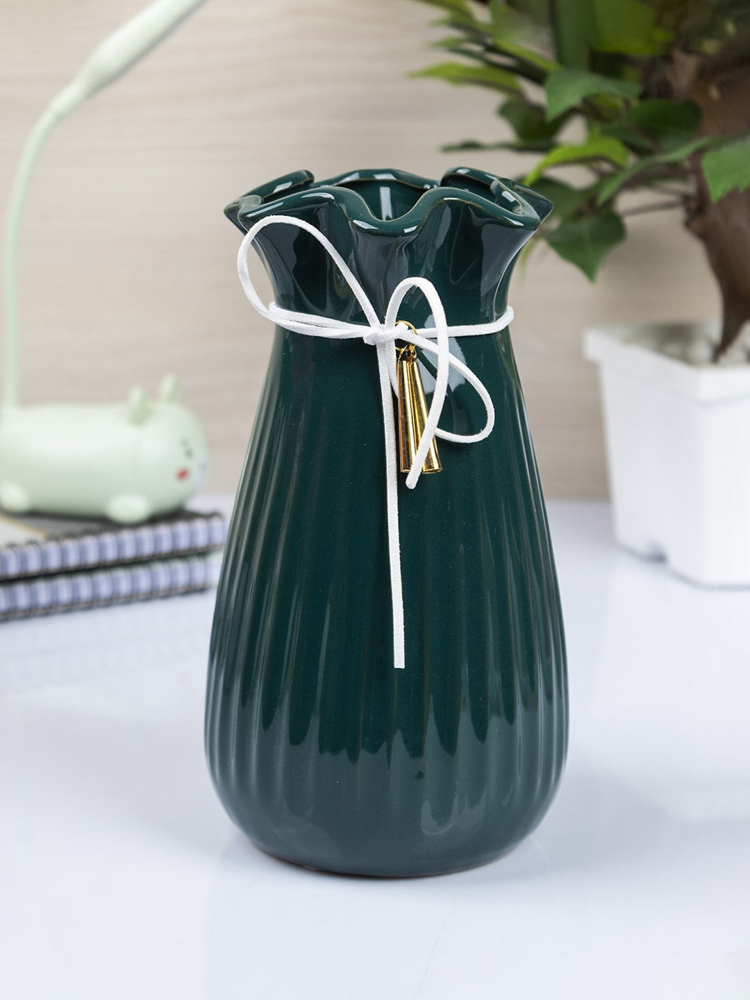 

MARKET99 Green Textured Ceramic Vase