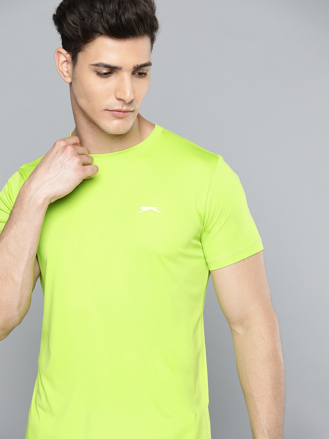 

Slazenger Men Fluorescent Green Solid T-shirt