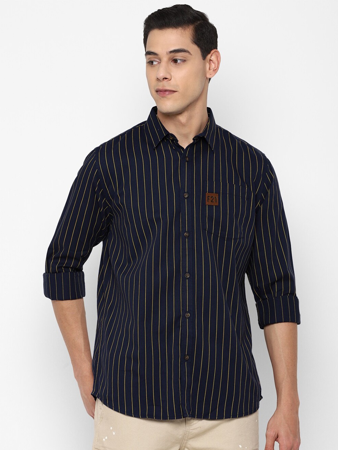 

FOREVER 21 Men Navy Blue Striped Regular Fit Cotton Casual Shirt