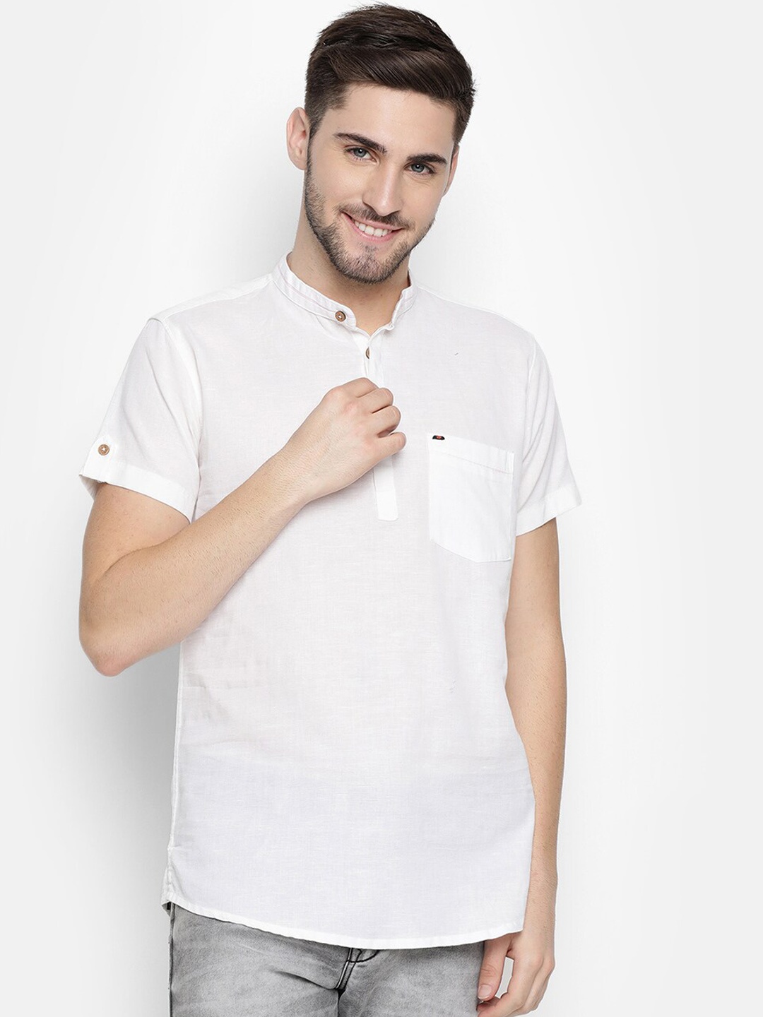 

V2 Value & Variety Men White Embroidered Mirror Work Kurta