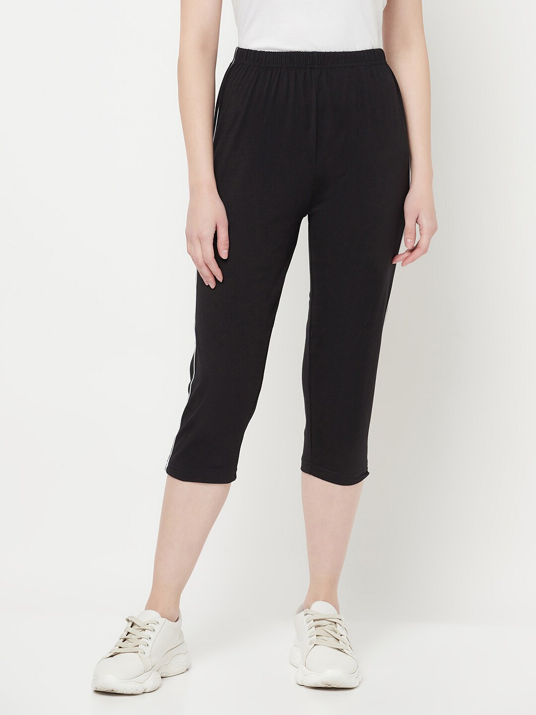

Espresso Women Black Solid Regular Fit Capris