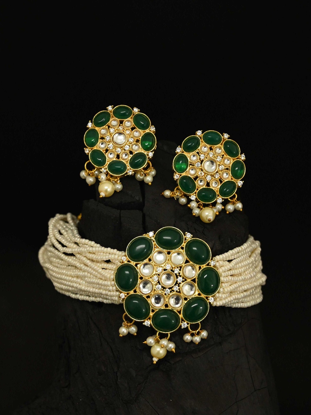 

justpeachy Gold-Plated Green & Pearls Stone Studded Jewellery Set