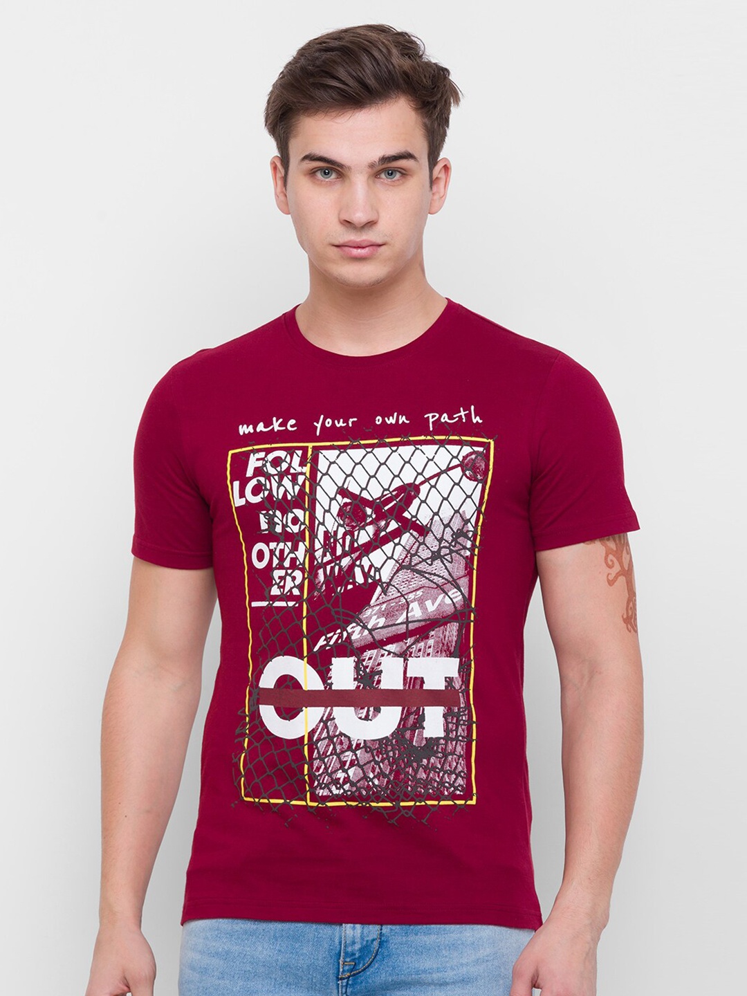 

Globus Men Maroon Printed Slim Fit T-shirt