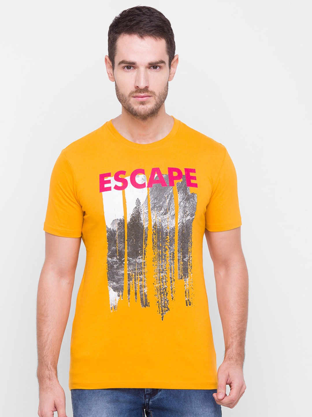 

Globus Men Mustard Yellow Printed Slim Fit T-shirt