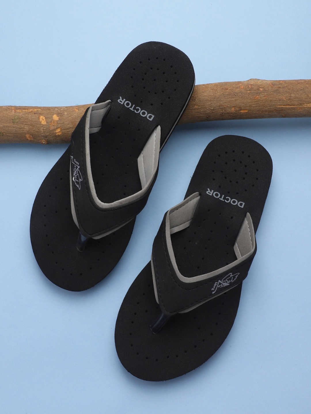 

Pampy Angel Women Grey & Black Printed Rubber Thong Flip-Flops