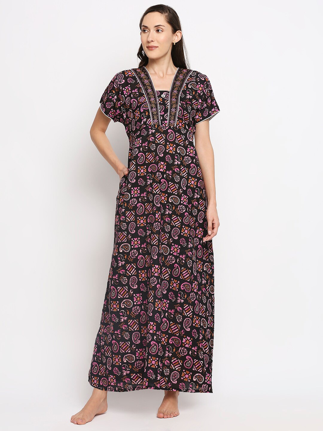 

Pretty Awesome Black Printed Cotton Blend Maxi Nightdress