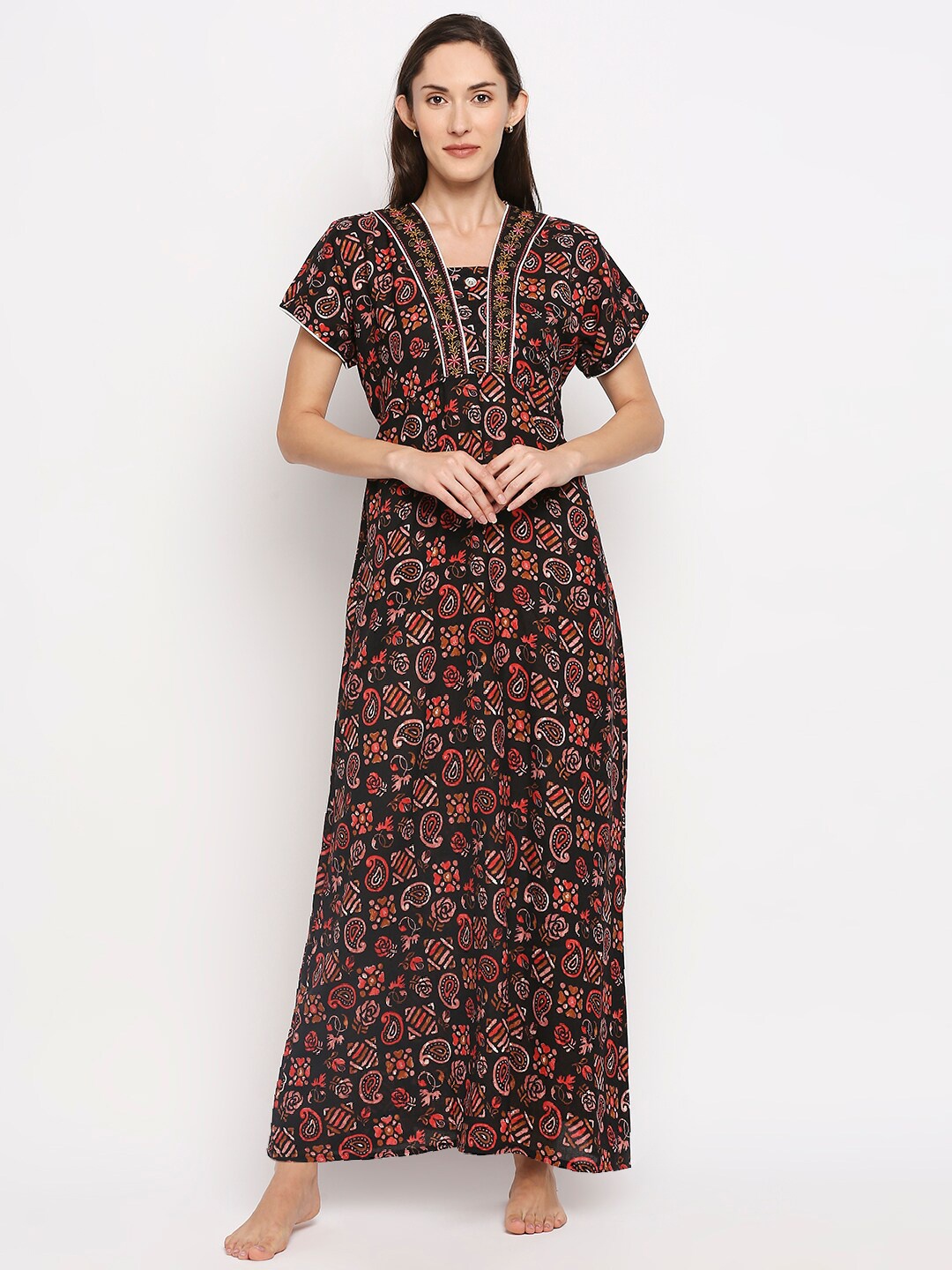 

Pretty Awesome Black Printed Maxi Nightdress