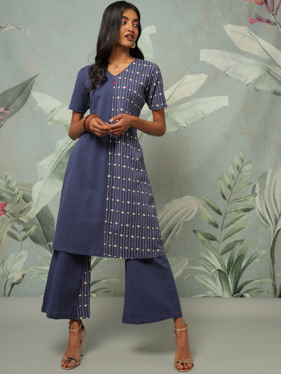 

Saaki Women Blue Printed Panelled Pure Cotton Kurta with Palazzos