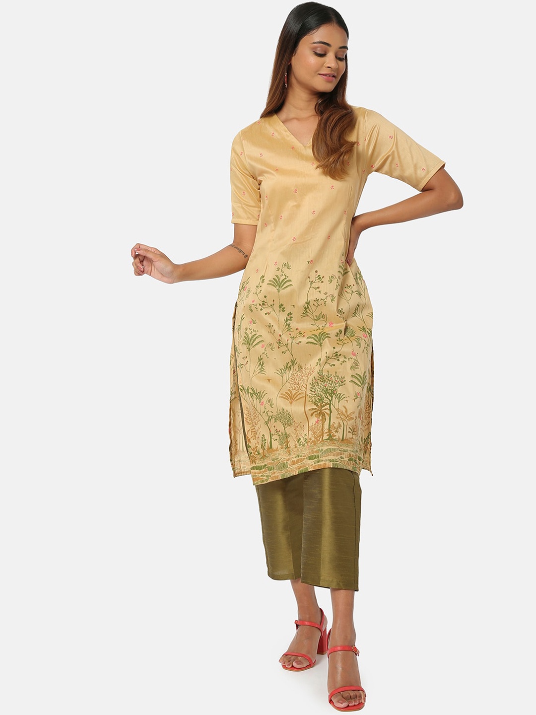 

Saaki Women Gold-Toned Floral Printed Kurta