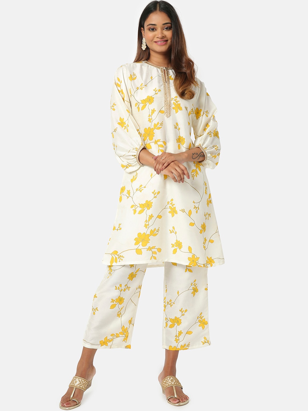 

Saaki Women White & Yellow Floral Printed Round Neck A-line Kurta