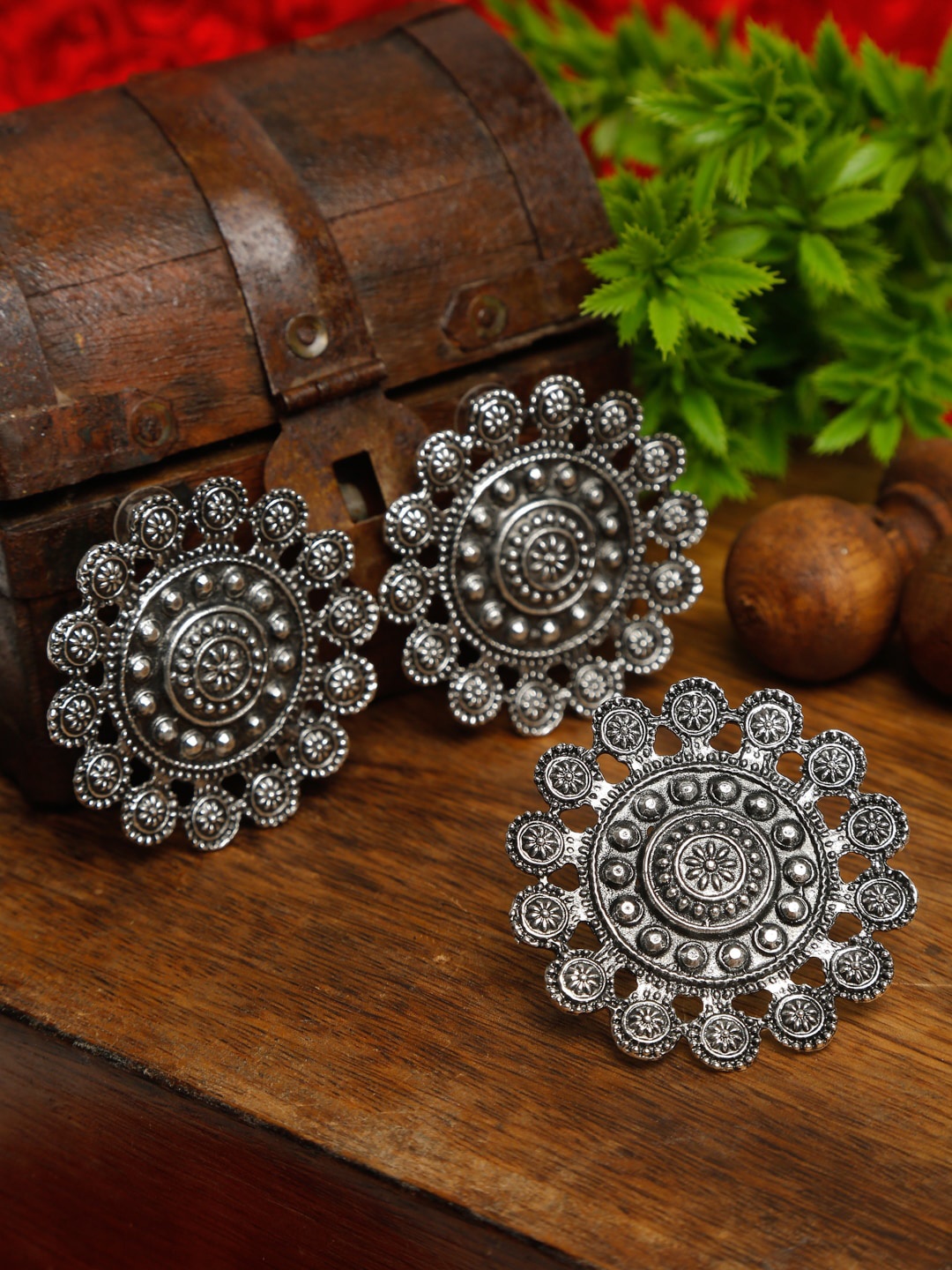 

NEUDIS Silver Toned Circular Oxidised Ethnic Silver Plated Jewellery Set