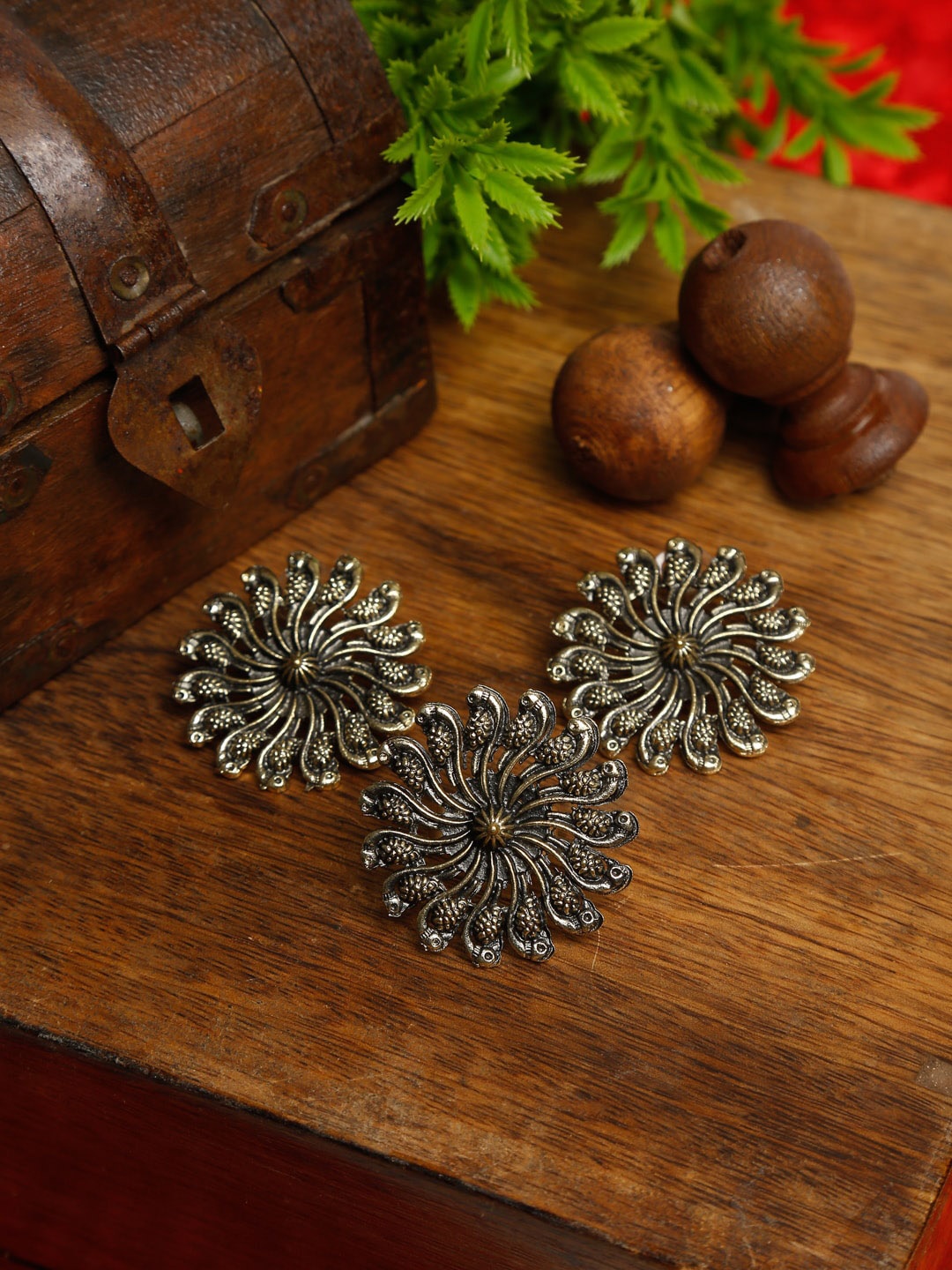 

NEUDIS Gold-Plated Circular Oxidized Earring & Finger Ring Jewellery Set