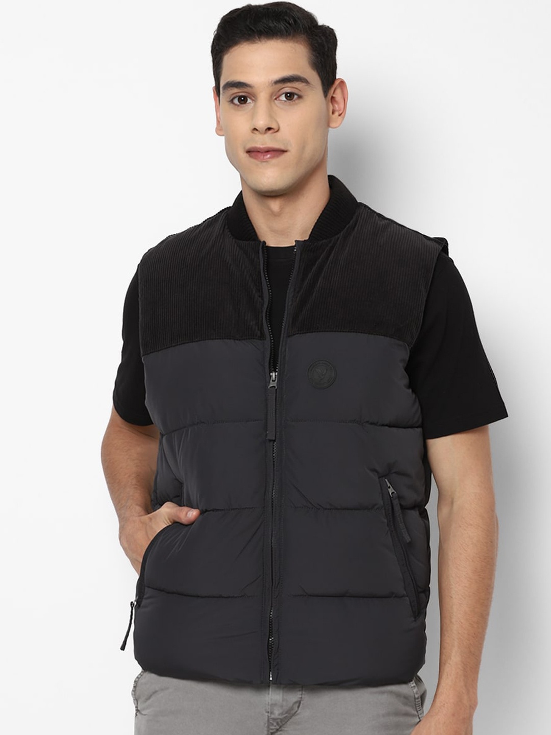 

AMERICAN EAGLE OUTFITTERS Men Black Colourblocked Padded Jacket