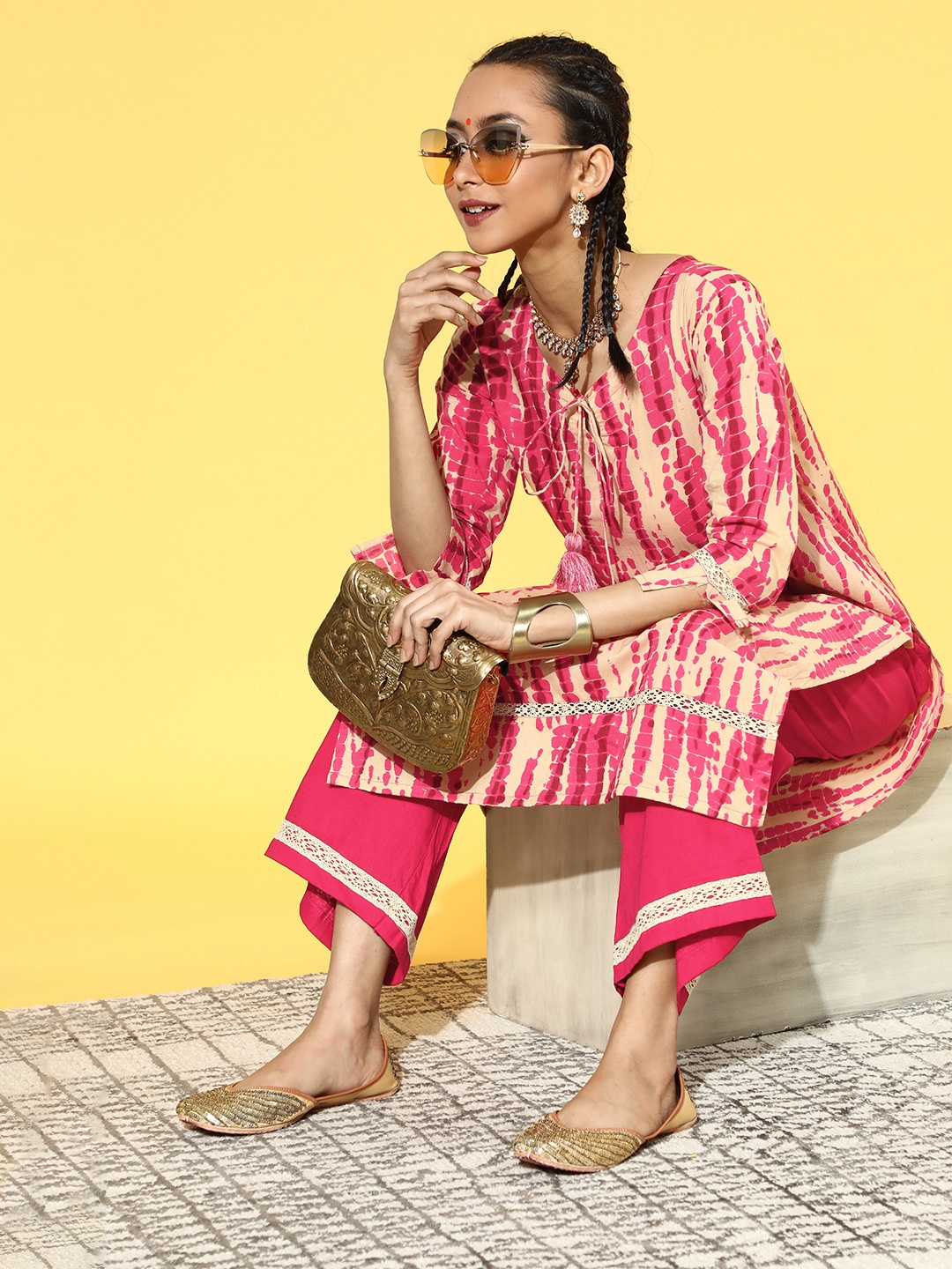 

Indo Era Abstract Cotton Blend Tie and Dye Printed Kurta Set, Pink