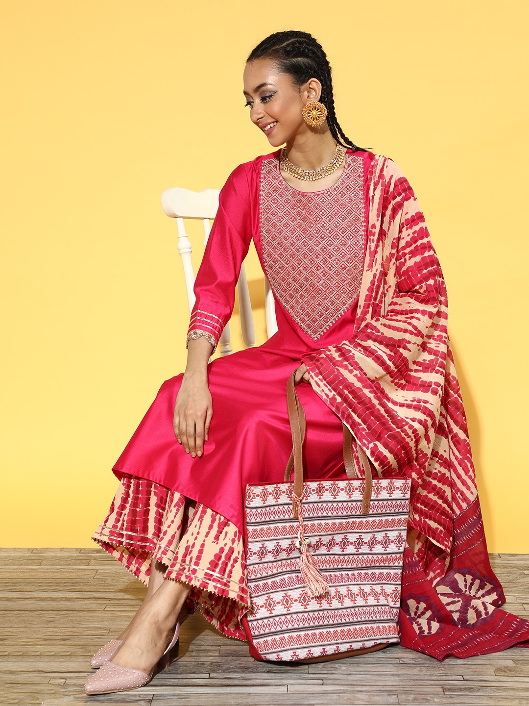 

Indo Era Ethnic Motifs Cotton Blend Scalloped Edge Kurta Set, Pink